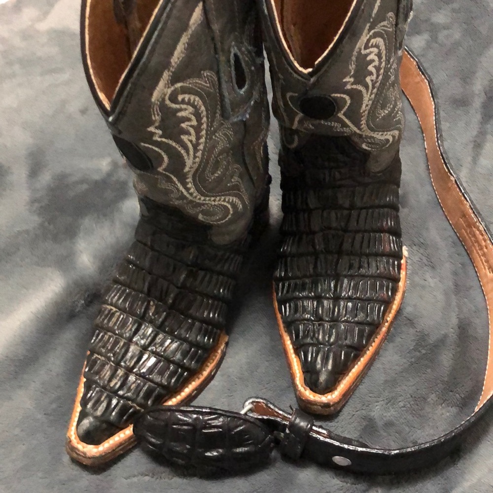 Boys cowboy boots with belt